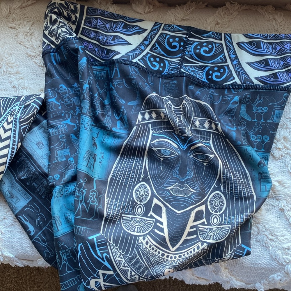 Stylish Blue Patterned Leggings - Picture 6 of 6